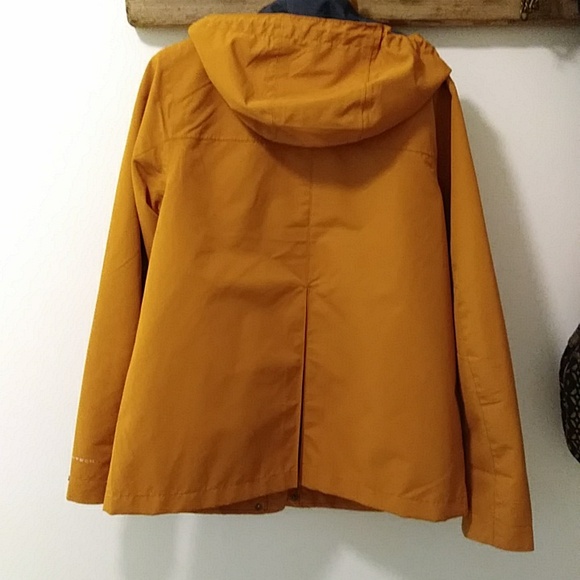 Columbia Omni-tech raincoat. Medium.  Orange/yellow/gold colour. - Picture 2 of 7